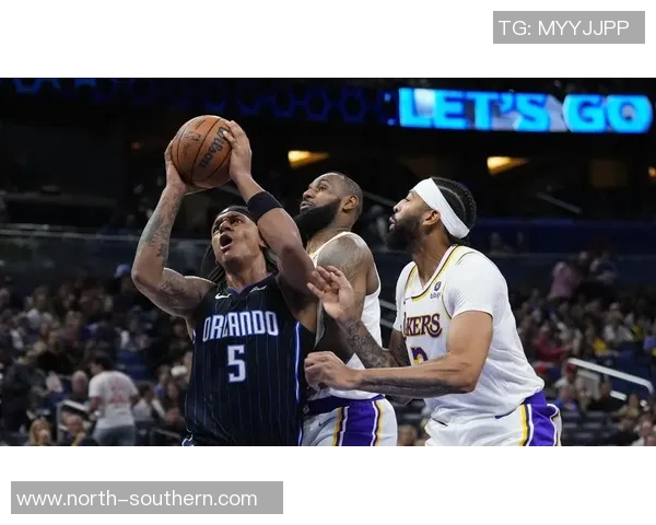 探戈舞步扭起来！哈克斯篮下连续转身假动作 戏耍班凯罗上空篮！